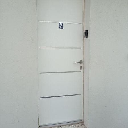 Les Carabins, Clim, Parking, Commerce Fos-sur-Mer Buitenkant foto